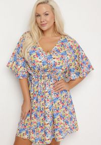 Born2be - Niebieska Sukienka z Wiskozy Ściągana w Talii w Kwiaty Liranette. Okazja: na co dzień. Typ kołnierza: dekolt w serek. Kolor: niebieski. Materiał: wiskoza. Wzór: kwiaty. Styl: klasyczny, casual, elegancki #1