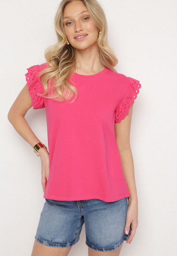 Born2be - Różowa Bluzka z Bawełny z Ażurowymi Falbankami Zamiast Rękawów Vodelia. Typ kołnierza: kołnierz z falbankami. Kolor: różowy. Materiał: bawełna. Wzór: ażurowy