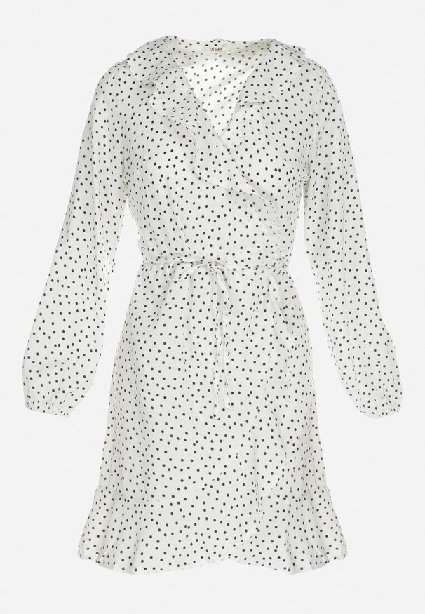 Born2be - Biała Kopertowa Sukienka z Falbankami w Kropki Bamia. Typ kołnierza: kołnierz z falbankami. Kolor: biały. Wzór: kropki. Typ sukienki: kopertowe