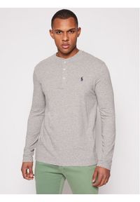 Polo Ralph Lauren Longsleeve Lsl 710790058004 Szary Regular Fit. Typ kołnierza: polo. Kolor: szary. Materiał: bawełna. Długość rękawa: długi rękaw