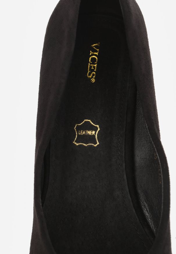 Born2be - Czarne Czółenka Vices ze Skórzaną Wkładką na Biżuteryjnym Słupku Naivine. Okazja: na co dzień. Kolor: czarny. Materiał: skóra. Wzór: kwiaty, aplikacja. Obcas: na słupku. Styl: casual, elegancki. Wysokość obcasa: średni