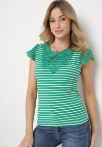 Born2be - Zielony Bawełniany T-shirt w Paski z Koronkowymi Wstawkami Idamarie. Kolor: zielony. Materiał: bawełna, koronka. Wzór: paski. Sezon: lato #1