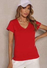 Renee - Czerwony Bawełniany T-shirt z Trójkątnym Dekoltem Linalitia. Okazja: na co dzień. Kolor: czerwony. Materiał: bawełna. Styl: casual #5