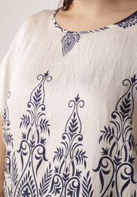 Born2be - Granatowa Wiskozowa Bluzka z Etnicznym Wzorem Melloshell. Okazja: na co dzień. Kolor: niebieski. Materiał: wiskoza. Styl: elegancki, casual #5