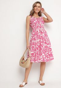 Born2be - Ciemnoróżowa Bawełniana Sukienka Rozkloszowana Ozdobiona Guzikami Lisavena. Okazja: na co dzień. Kolor: różowy. Materiał: bawełna. Wzór: aplikacja. Typ sukienki: rozkloszowane. Styl: casual, elegancki #4