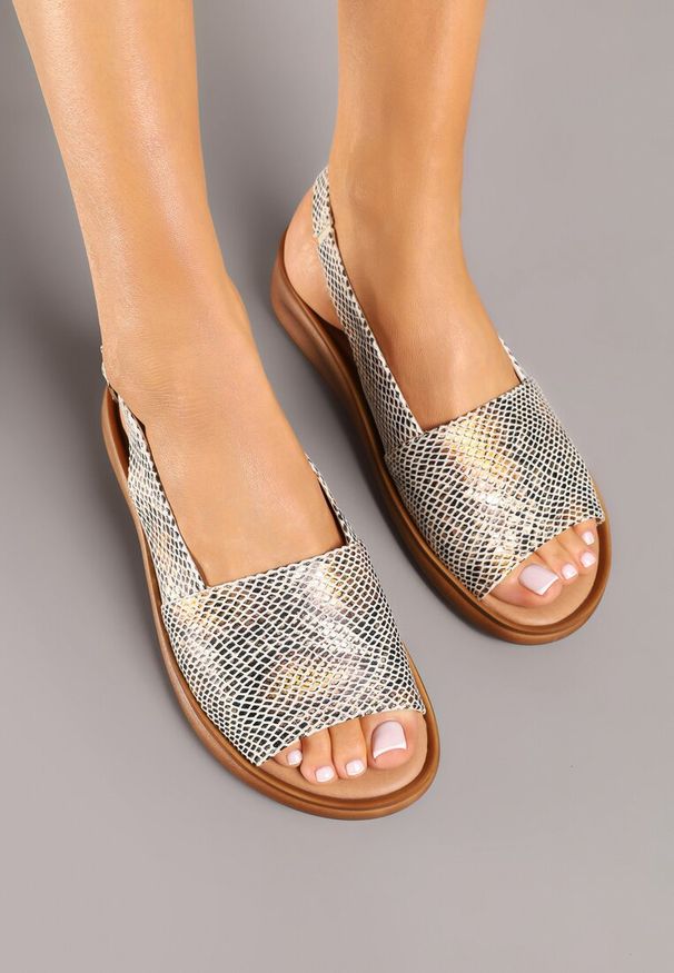 Born2be - Beżowe Sandały z Paskiem na Pięcie Jenoriela. Okazja: na co dzień. Zapięcie: pasek. Kolor: beżowy. Materiał: len. Styl: casual, elegancki