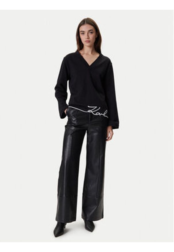 Karl Lagerfeld - KARL LAGERFELD Bluza A4W20040 Czarny Regular Fit. Typ kołnierza: dekolt w karo. Kolor: czarny. Materiał: bawełna