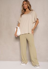 Renee - Beżowy T-shirt z Wiskozą w Stylu Nietoperza Liofala. Okazja: na co dzień. Kolor: beżowy. Materiał: wiskoza. Styl: casual, elegancki