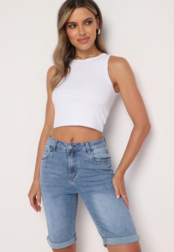 Born2be - Niebieskie Jeansowe Szorty z Wysokim Stanem i Bawełną Ozdobione Przetarciami Nelixa. Okazja: na spacer. Stan: podwyższony. Kolor: niebieski. Materiał: bawełna, jeans. Wzór: aplikacja