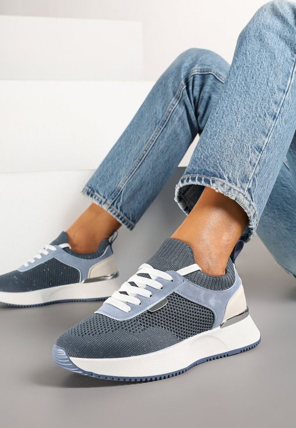 Renee - Niebieskie Sneakersy z Siateczkową Cholewką Saramis. Okazja: na co dzień. Kolor: niebieski. Materiał: jeans. Szerokość cholewki: normalna