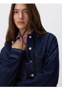 Reserved - Koszula z falbankami - granatowy. Typ kołnierza: kołnierz z falbankami. Kolor: niebieski. Materiał: bawełna, tkanina #1