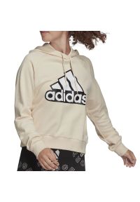 Adidas - Bluza adidas Essentials Outlined Logo Hoodie HC9179 - beżowa. Okazja: na co dzień. Kolor: beżowy. Materiał: bawełna, materiał. Wzór: aplikacja. Styl: casual, sportowy, klasyczny