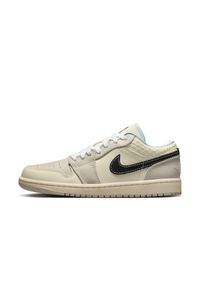 Nike Jordan 1 Sneakersy damskie. Okazja: na co dzień. Kolor: beżowy. Materiał: jeans, materiał, skóra. Szerokość cholewki: normalna. Model: Nike Air Jordan. Sport: turystyka piesza #8
