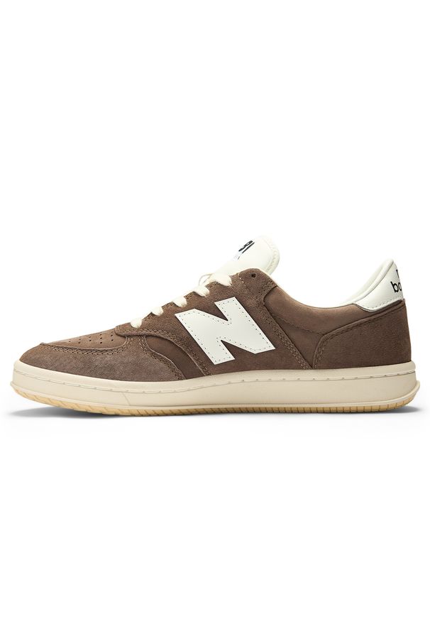 Buty unisex New Balance M5002YR – brązowe. Kolor: brązowy. Materiał: zamsz, materiał, nubuk, guma, syntetyk. Szerokość cholewki: normalna. Sport: tenis