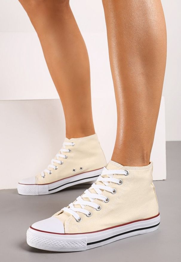 Renee - Jasnobeżowe Casualowe Sznurowane Trampki z Wysoką Cholewką Irmagia. Okazja: na co dzień. Wysokość cholewki: przed kolano. Kolor: beżowy. Materiał: jeans. Szerokość cholewki: normalna. Sezon: lato, wiosna. Styl: casual