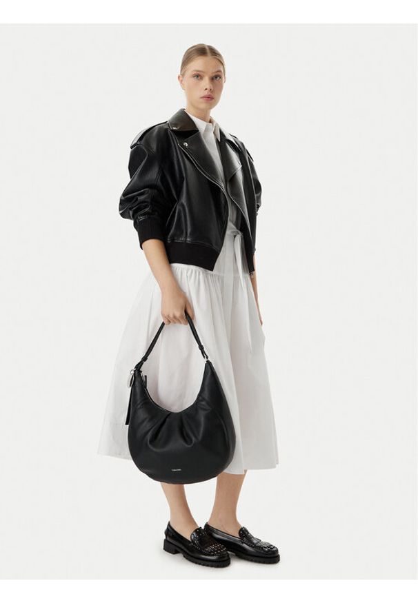 Calvin Klein Torebka Engraved Hw LV04F3555G Czarny. Kolor: czarny. Materiał: skórzane