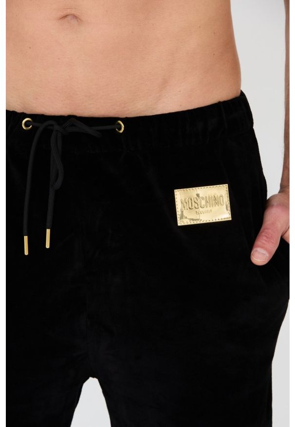 MOSCHINO Czarne welurowe spodnie dresowe. Kolor: czarny. Materiał: welur, dresówka
