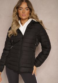 Renee - Czarna Kurtka Ozdobiona Pikowaniem Wykończona Sznurkami i Kapturem Mivissa. Okazja: na spacer, na co dzień. Kolor: czarny. Materiał: jeans. Wzór: aplikacja. Styl: casual, sportowy #4