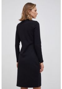 Calvin Klein Sukienka kolor czarny mini prosta. Okazja: na co dzień. Kolor: czarny. Materiał: włókno, dzianina. Długość rękawa: długi rękaw. Wzór: gładki. Typ sukienki: proste. Styl: casual. Długość: mini #5