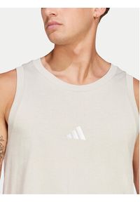 Adidas - adidas Tank top Essentials Small Logo IN6177 Beżowy Regular Fit. Kolor: beżowy. Materiał: bawełna #3
