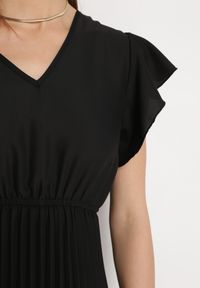 Born2be - Czarna Plisowana Sukienka Maxi Rozkloszowana z Luźnymi Rękawkami Serahpine. Okazja: na co dzień, na spacer, na imprezę. Kolor: czarny. Długość rękawa: krótki rękaw. Typ sukienki: proste. Styl: casual. Długość: maxi #3