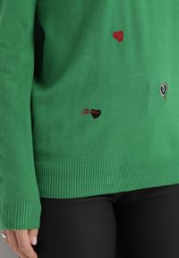 Born2be - Zielony Sweter z Kaszmirem i Naszywkami w Serca Juviena. Kolor: zielony. Materiał: kaszmir. Wzór: aplikacja #4