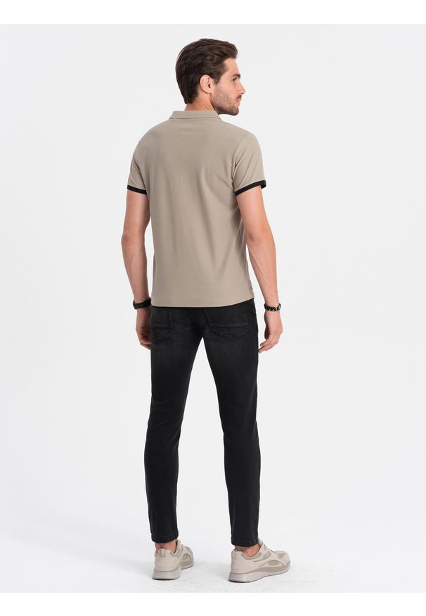 Ombre Clothing - Bawełniana koszulka męska polo z kontrastowymi wykończeniami – ciemnobeżowa V5 OM-POSS-0113 - XXL. Typ kołnierza: polo. Kolor: beżowy. Materiał: bawełna. Wzór: haft
