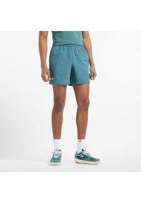 Spodenki męskie New Balance MS51402NUS – niebieskie. Kolor: niebieski. Materiał: nylon, tkanina, lycra, materiał. Sport: tenis