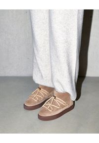 Inuikii - Śniegowce damskie INUIKII CLASSIC LOW. Okazja: na spacer, do pracy, na co dzień. Kolor: beżowy. Styl: casual