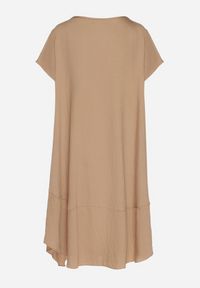 Born2be - Ciemnobeżowa Rozkloszowana Wiskozowa Sukienka Trivoria. Okazja: na co dzień. Kolor: beżowy. Materiał: wiskoza. Długość rękawa: krótki rękaw. Typ sukienki: rozkloszowane. Styl: casual, elegancki #2
