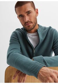 bonprix - Sweter rozpinany, specjalny wygodny krój. Kolor: zielony. Długość: długie