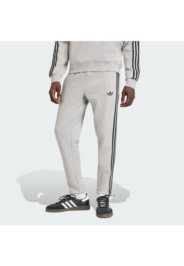 Adidas - adidas Spodnie dresowe 3-Stripes KE2428 Szary Slim Fit. Kolor: szary. Materiał: bawełna