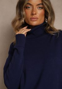Renee - Granatowy Golf z Dodatkiem Kaszmiru z Przeszyciami po Bokach Avenella. Okazja: na spotkanie biznesowe. Typ kołnierza: golf. Kolor: niebieski. Materiał: kaszmir. Styl: elegancki, biznesowy, klasyczny #4