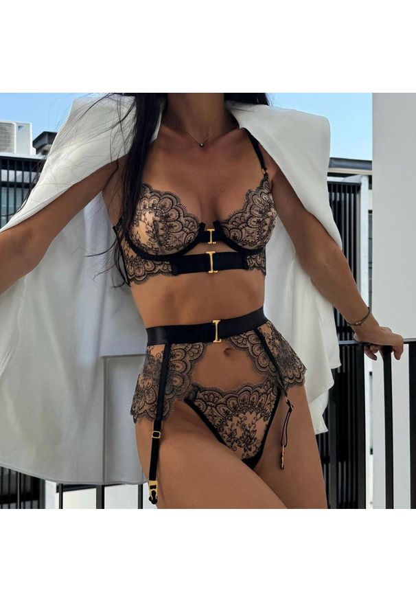 Intica - Komplet bielizny koronkowej z push-upem i pasem do pończoch Egypt. Kolor: czerwony. Materiał: koronka. Wzór: koronka