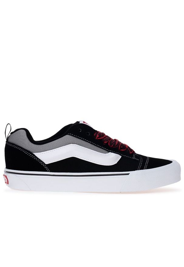 Buty Vans KNU Skool VN0009QCBA21 - czarne. Okazja: na co dzień. Zapięcie: pasek. Kolor: czarny. Materiał: tkanina, guma, zamsz. Szerokość cholewki: normalna. Model: Vans Old Skool