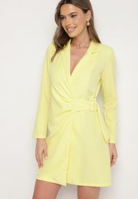 Born2be - Żółta Kopertowa Sukienka o Fasonie Marynarki Arelisa. Kolor: żółty. Materiał: materiał. Typ sukienki: kopertowe #1