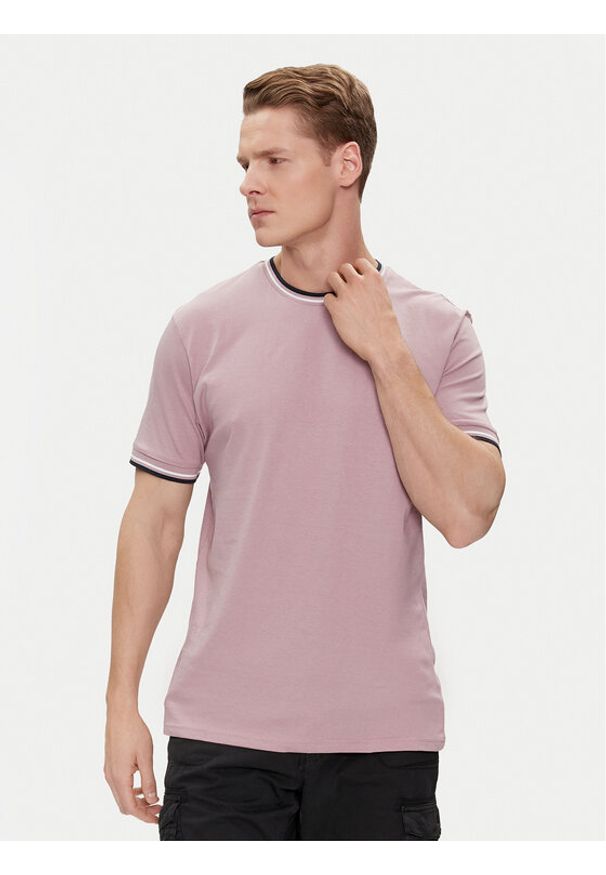 Brave Soul T-Shirt MTS-149FEDERERF Różowy Straight Fit. Kolor: różowy. Materiał: bawełna