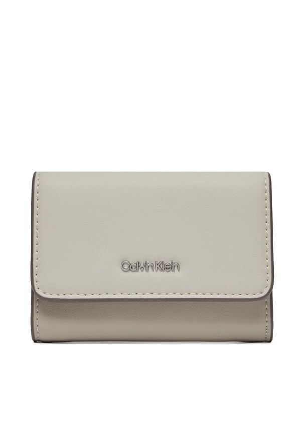 Calvin Klein Duży Portfel Damski Ck Must Trifold Sm_Block K60K611435 Biały. Kolor: biały. Materiał: skóra