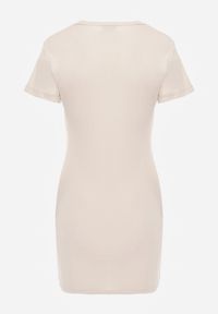 Renee - Beżowa T-shirtowa Sukienka z Bawełny w Stylu Basic Retine. Okazja: na co dzień. Kolor: beżowy. Materiał: bawełna. Długość rękawa: krótki rękaw. Typ sukienki: proste, oversize. Styl: rockowy, elegancki, casual #5