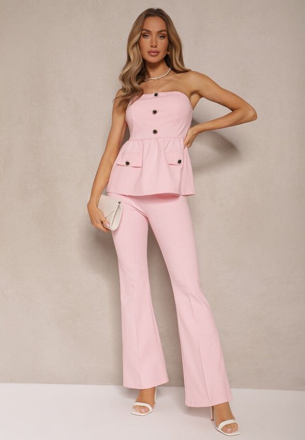 Renee - Różowy Komplet Top Bandeau z Baskinką i Spodnie o Kroju Flare Vilkio. Kolor: różowy