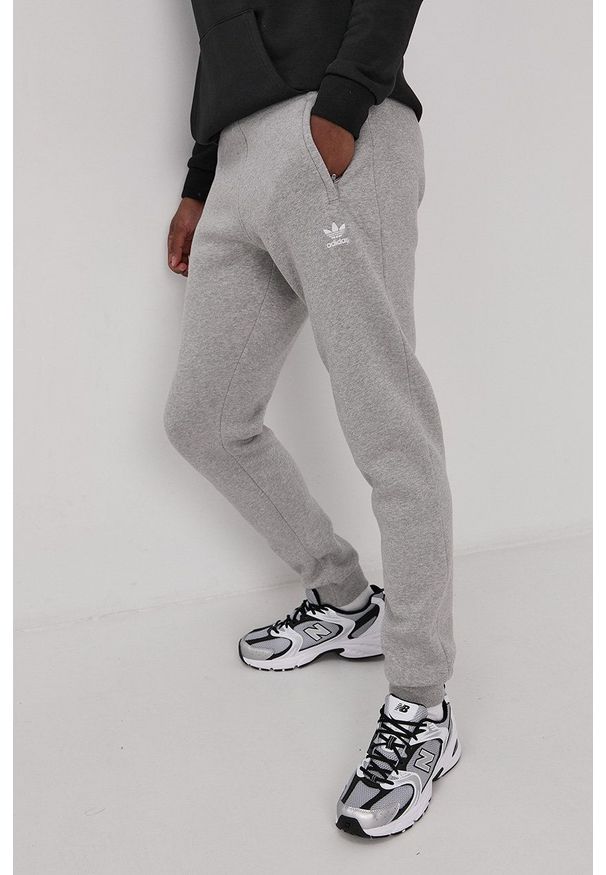 adidas Originals - Spodnie. Okazja: na co dzień. Kolor: szary. Styl: casual