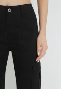 Born2be - Czarne Spodnie Cargo z Szeroką Nogawką i Wysokim Stanem Naifah. Stan: podwyższony. Kolor: czarny. Materiał: materiał. Wzór: gładki, aplikacja #3