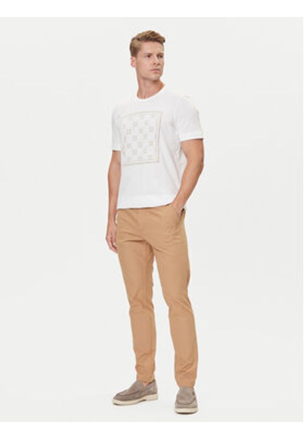 JOOP! T-Shirt 17 JJ-21Bajo 30047429 Beżowy Modern Fit. Kolor: beżowy. Materiał: bawełna