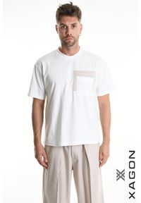 Xagon Man T-shirt | P26082 ZUTS72 | Mężczyzna | Biały. Okazja: na co dzień. Kolor: biały. Materiał: bawełna. Długość: długie. Wzór: aplikacja. Styl: casual, elegancki #4