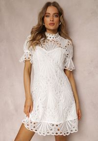 Renee - Biała Sukienka Aeryse. Kolor: biały. Materiał: koronka. Wzór: aplikacja, koronka. Długość: mini