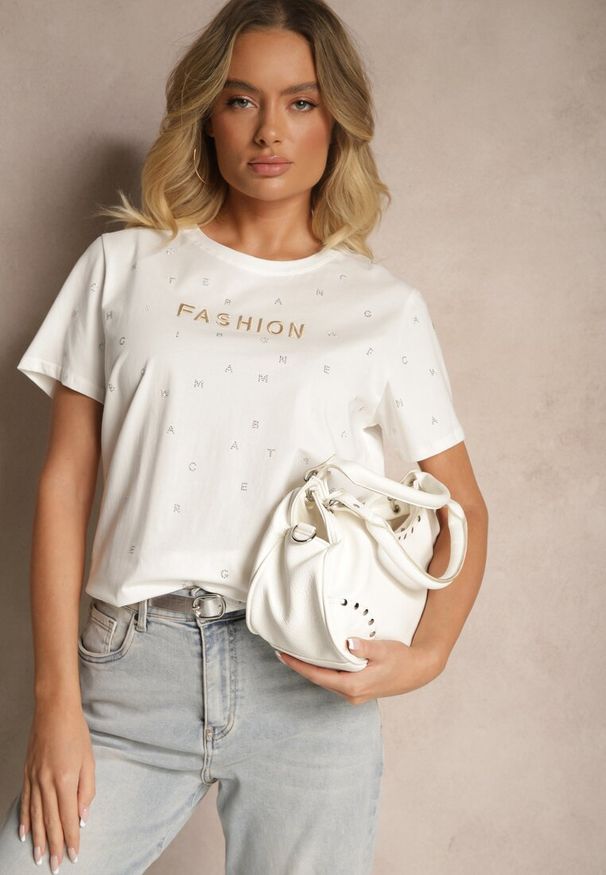 Renee - Biały Bawełniany T-shirt Ozdobiony Napisem i Cyrkoniami Nalavenna. Okazja: na co dzień. Kolor: biały. Materiał: bawełna. Wzór: aplikacja, napisy. Styl: casual