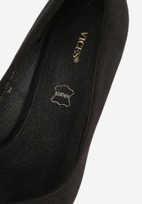 Born2be - Czarne Czółenka Vices na Klepsydrze z Wkładką ze Skóry Naturalnej Dodvira. Okazja: na randkę, na spotkanie biznesowe, na ślub cywilny, do pracy, na wesele. Kolor: czarny. Materiał: skóra. Obcas: na obcasie. Styl: biznesowy, elegancki, klasyczny. Wysokość obcasa: średni #6