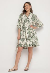Born2be - Zielono-Beżowa Rozkloszowana Sukienka z Lnem z Metalicznym Nadrukiem Filasenia. Okazja: na spacer. Typ kołnierza: dekolt w kształcie V, kołnierz z falbankami. Kolor: zielony. Materiał: len. Wzór: nadruk. Sezon: lato. Styl: elegancki #2