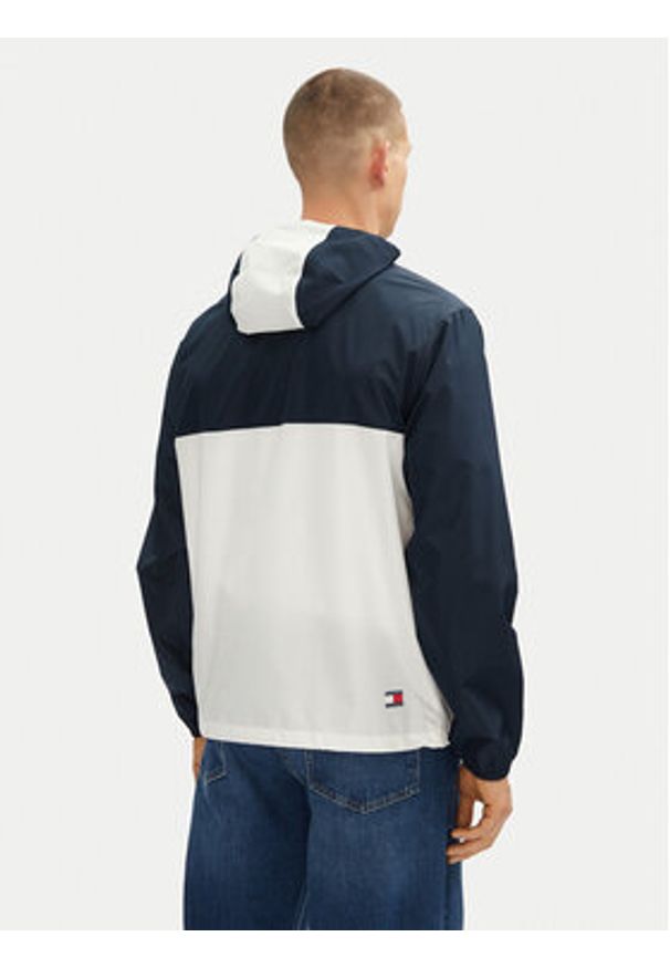 Tommy Jeans Wiatrówka Chicago DM0DM20204 Granatowy Regular Fit. Kolor: niebieski. Materiał: syntetyk