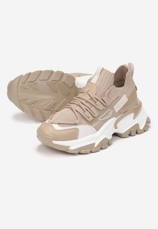 Renee - Ciemnobeżowe Sneakersy Kharena. Zapięcie: bez zapięcia. Kolor: beżowy. Materiał: materiał. Szerokość cholewki: normalna. Wzór: aplikacja